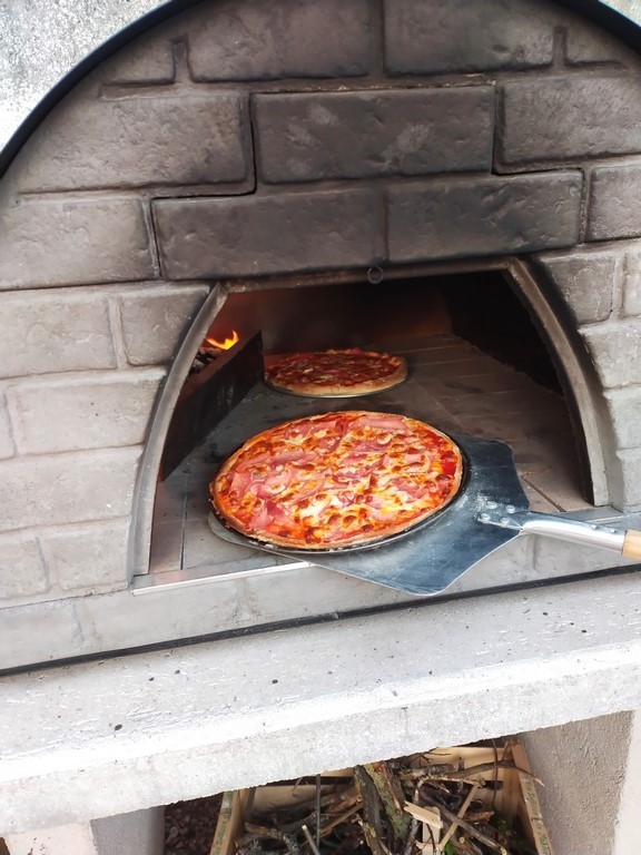 Miam ! Four à pizza