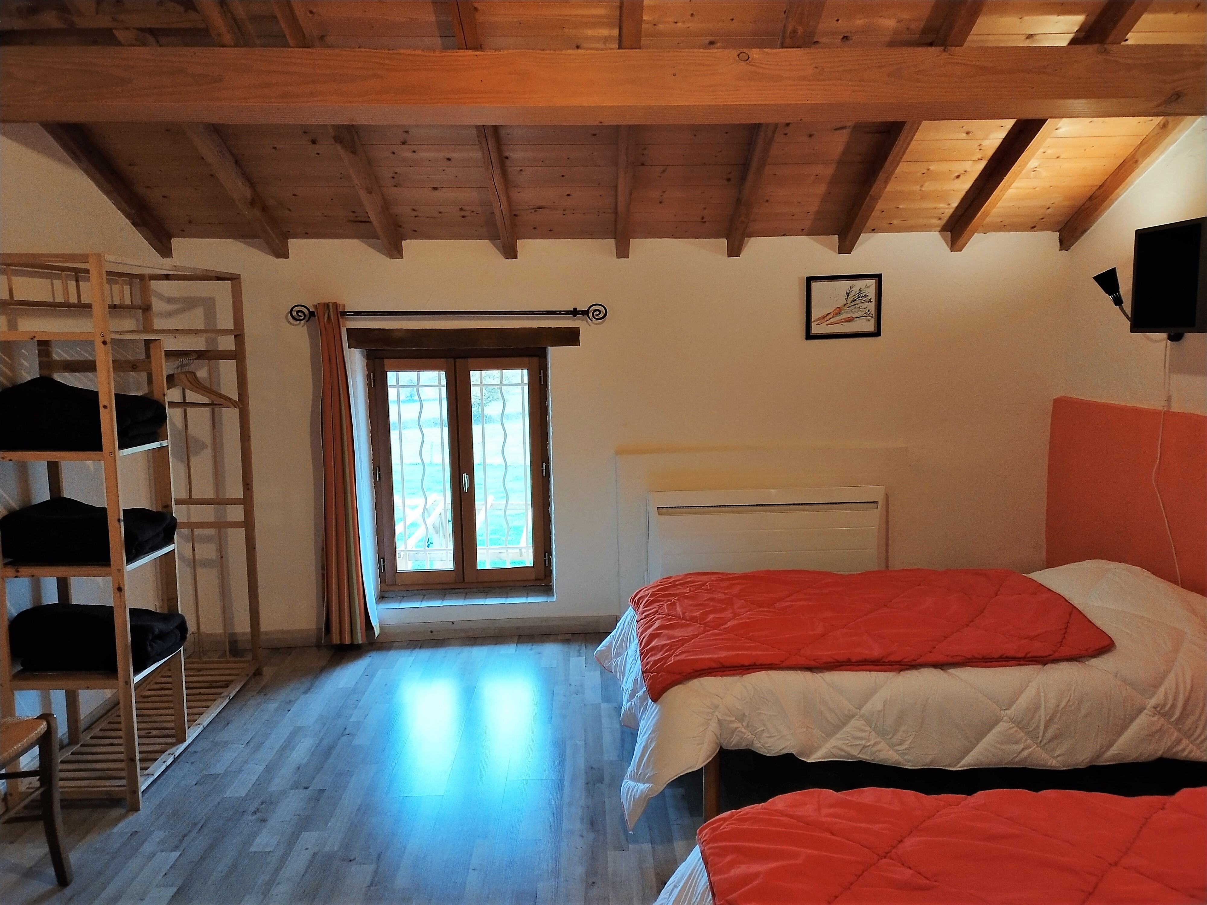 Chambre Carotte, au-dessus du salon, 3 lits simples